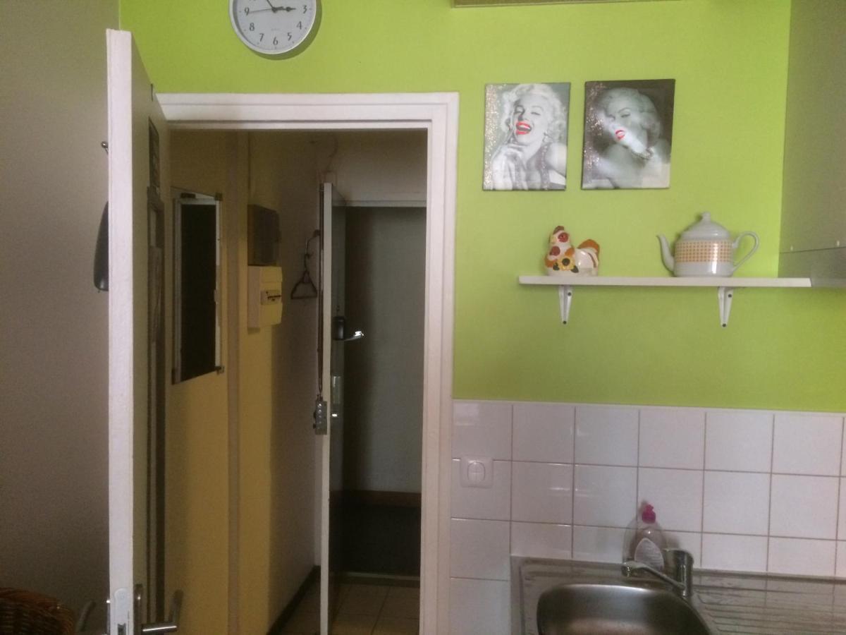Studio Pigalle De 25 M2 - 2 Lits Simples Type Gigogne Pour 2 Personnes - Coeur Touristique De Paris - 2 Minutes De La Station Metro Pigalle ,Petit Train Vers La Butte Montmartre-Cabarets Moulin Rouge,Chez Michou-Restaurants Bouillon Pigalle,Berliner Dış mekan fotoğraf