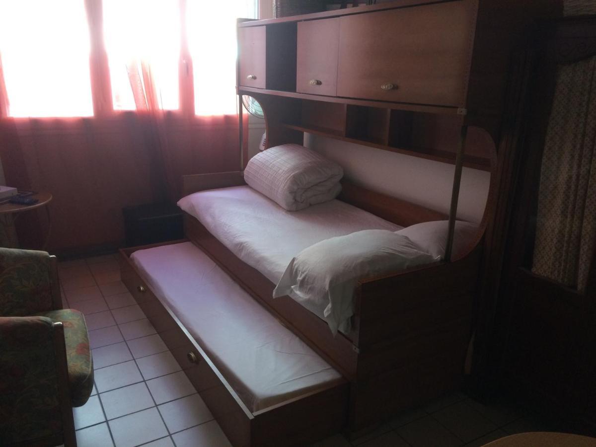 Studio Pigalle De 25 M2 - 2 Lits Simples Type Gigogne Pour 2 Personnes - Coeur Touristique De Paris - 2 Minutes De La Station Metro Pigalle ,Petit Train Vers La Butte Montmartre-Cabarets Moulin Rouge,Chez Michou-Restaurants Bouillon Pigalle,Berliner Dış mekan fotoğraf