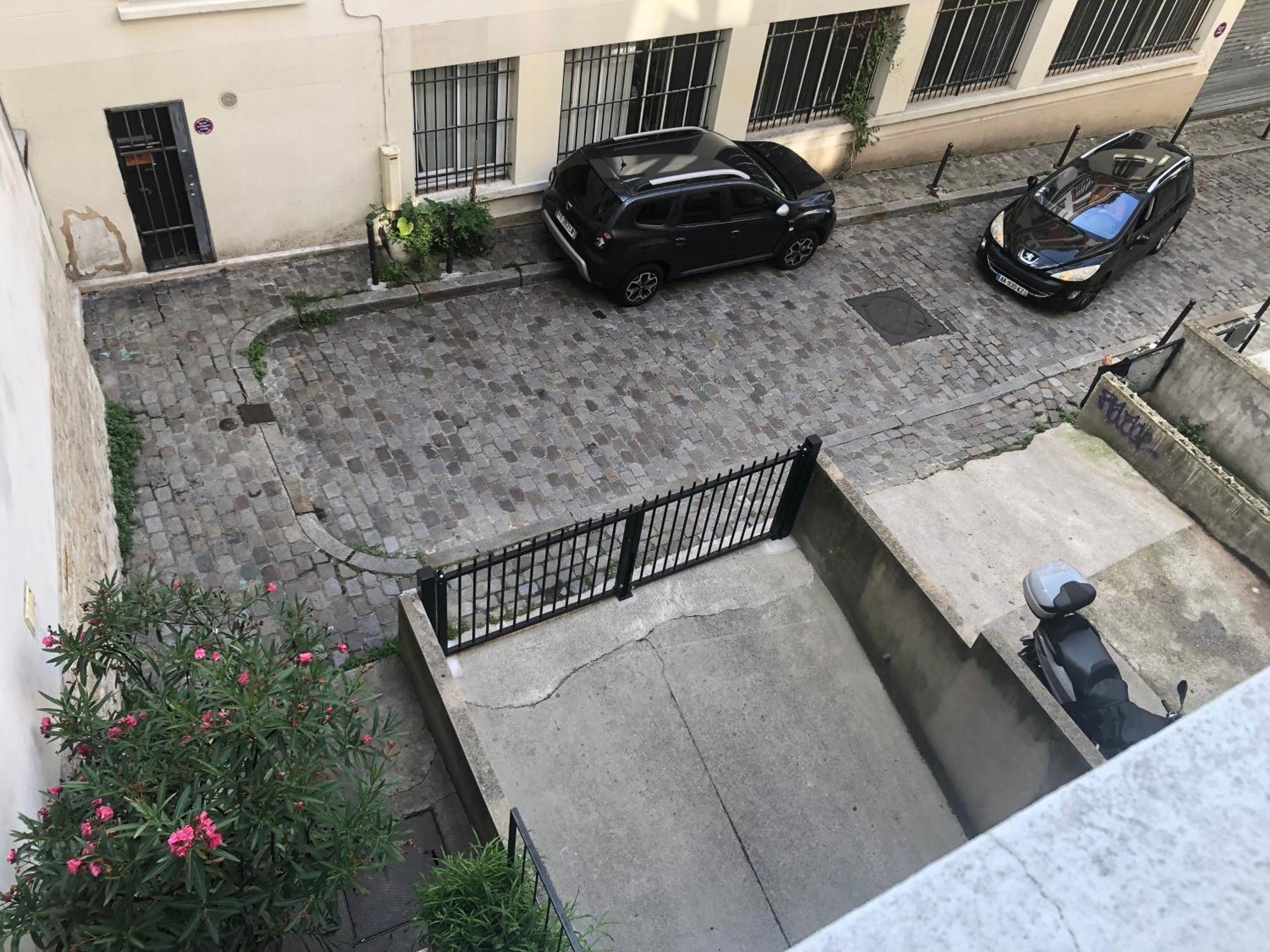 Studio Pigalle De 25 M2 - 2 Lits Simples Type Gigogne Pour 2 Personnes - Coeur Touristique De Paris - 2 Minutes De La Station Metro Pigalle ,Petit Train Vers La Butte Montmartre-Cabarets Moulin Rouge,Chez Michou-Restaurants Bouillon Pigalle,Berliner Dış mekan fotoğraf