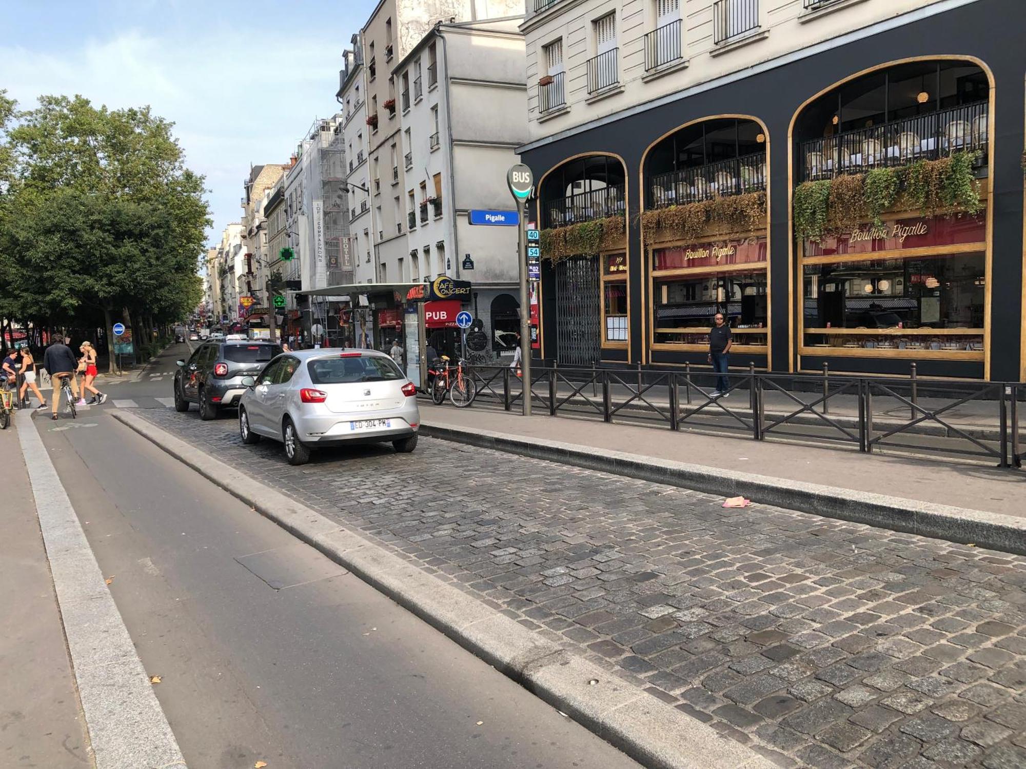 Studio Pigalle De 25 M2 - 2 Lits Simples Type Gigogne Pour 2 Personnes - Coeur Touristique De Paris - 2 Minutes De La Station Metro Pigalle ,Petit Train Vers La Butte Montmartre-Cabarets Moulin Rouge,Chez Michou-Restaurants Bouillon Pigalle,Berliner Dış mekan fotoğraf