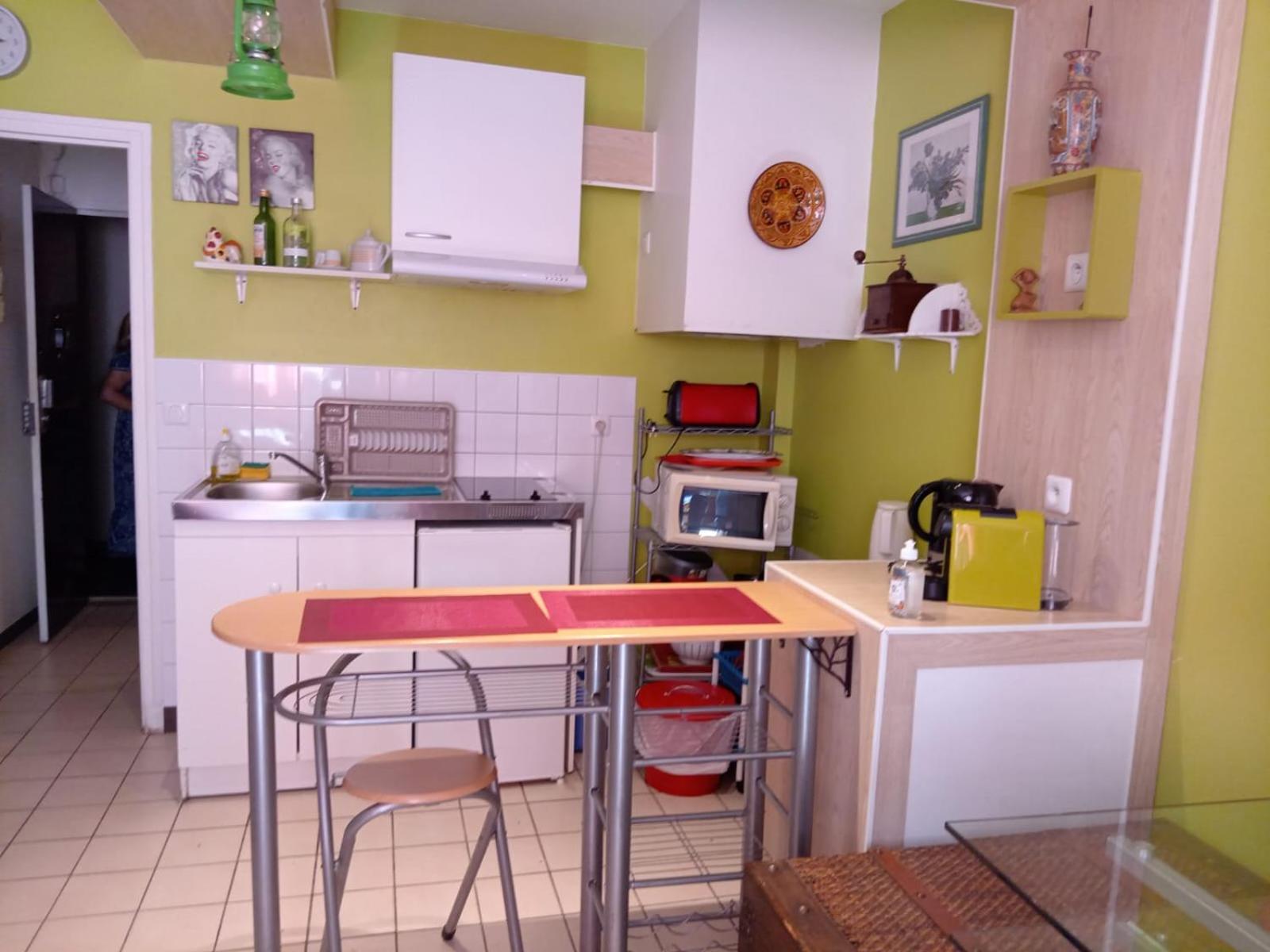 Studio Pigalle De 25 M2 - 2 Lits Simples Type Gigogne Pour 2 Personnes - Coeur Touristique De Paris - 2 Minutes De La Station Metro Pigalle ,Petit Train Vers La Butte Montmartre-Cabarets Moulin Rouge,Chez Michou-Restaurants Bouillon Pigalle,Berliner Dış mekan fotoğraf