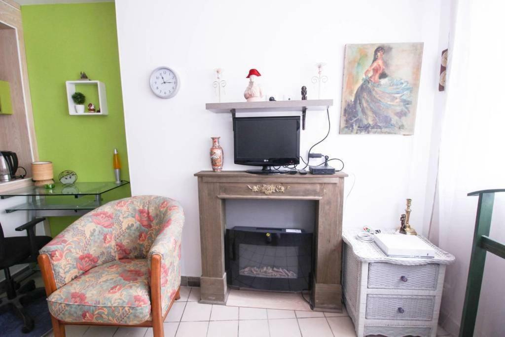 Studio Pigalle De 25 M2 - 2 Lits Simples Type Gigogne Pour 2 Personnes - Coeur Touristique De Paris - 2 Minutes De La Station Metro Pigalle ,Petit Train Vers La Butte Montmartre-Cabarets Moulin Rouge,Chez Michou-Restaurants Bouillon Pigalle,Berliner Dış mekan fotoğraf