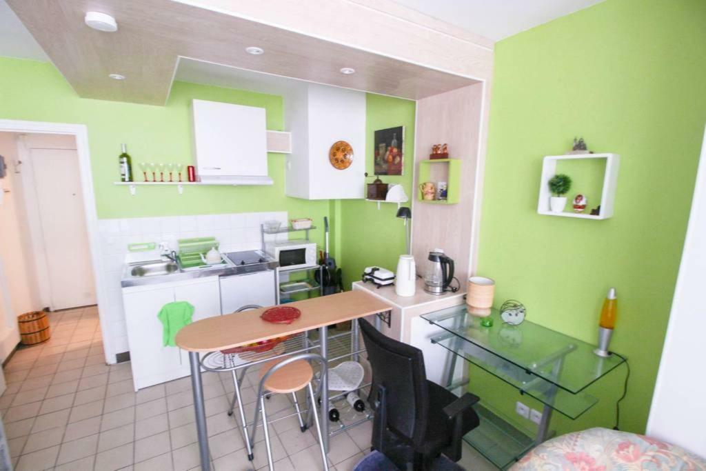 Studio Pigalle De 25 M2 - 2 Lits Simples Type Gigogne Pour 2 Personnes - Coeur Touristique De Paris - 2 Minutes De La Station Metro Pigalle ,Petit Train Vers La Butte Montmartre-Cabarets Moulin Rouge,Chez Michou-Restaurants Bouillon Pigalle,Berliner Dış mekan fotoğraf